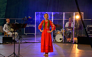 Świat Muzyki Hybrydowej zawitał do Mrągowa. Koncerty i nauka tańca tradycyjnego potrwają do wieczora